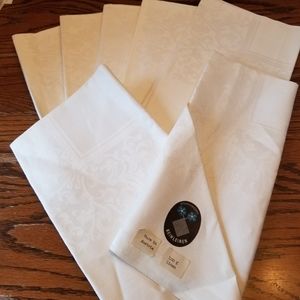 7 NEW never used vintage large cream napkins.
